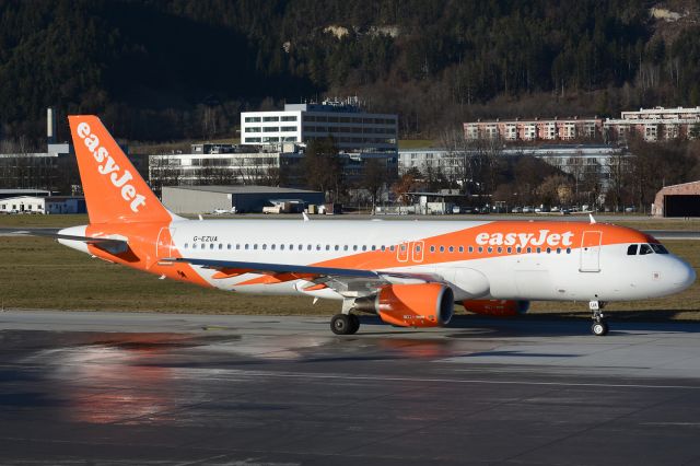 Airbus A320 (G-EZUA)