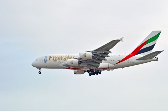 Airbus A380-800 (A6-EOM)