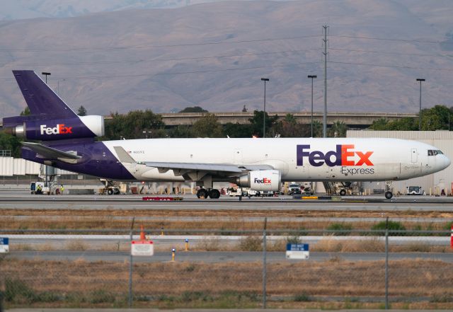 Boeing MD-11 (N607FE)
