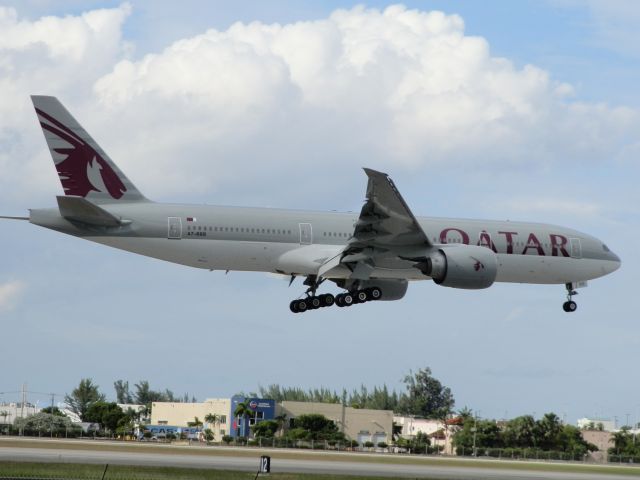 BOEING 777-200LR (A7-BBB)
