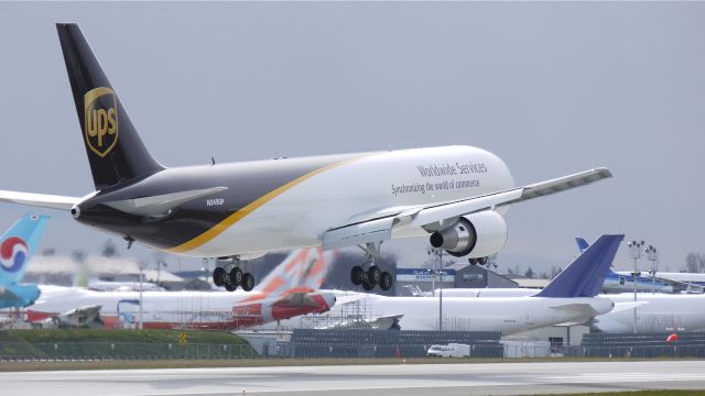 BOEING 767-300 (N349UP) - A closeup of BOE280 as it nears touchdown on runway 16R on 3/28/12.