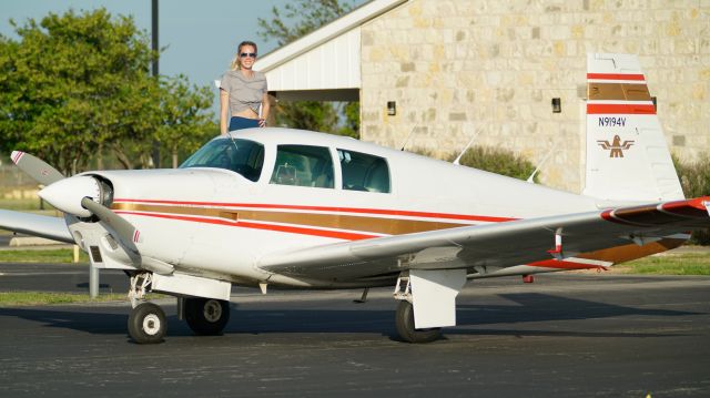 Mooney M-20 (N9194V) - Beauty