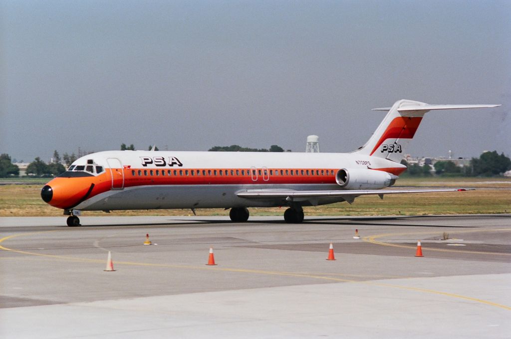 McDonnell Douglas DC-9-30 (N708PS) - KSJC - PSA merger jet arriving at San Jose Intl photo date apprx 1987-88. Note the USAir/PSA merger sticker.