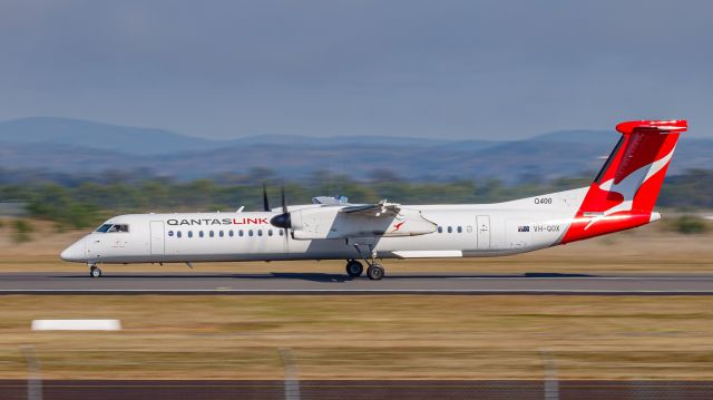 de Havilland Dash 8-400 (VH-QOX)