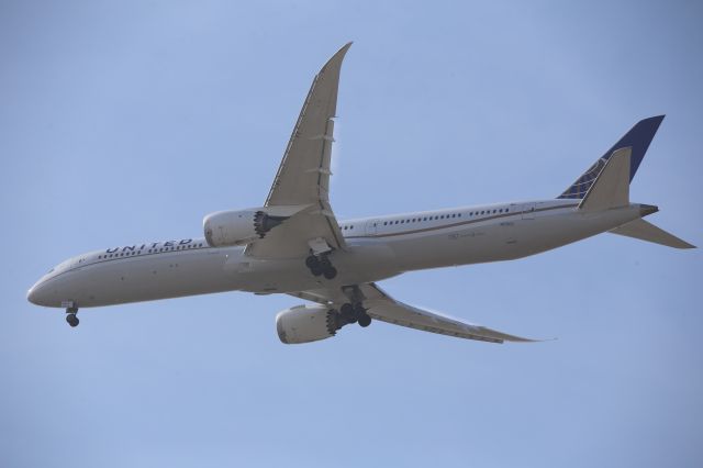 BOEING 787-10 Dreamliner (N17002)