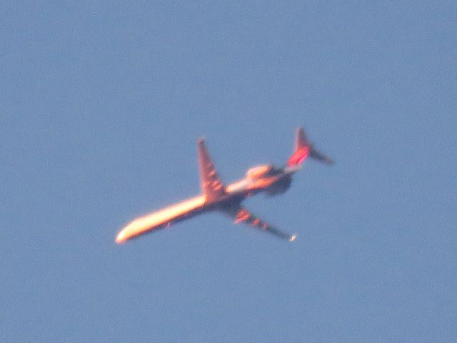 McDonnell Douglas MD-90 (N908DA)