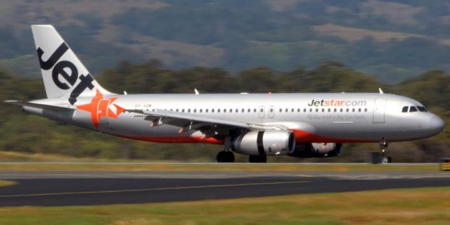 Airbus A320 (VH-VQM) - 27 Oct 2014br /Arriving from Sydney (YSSY)