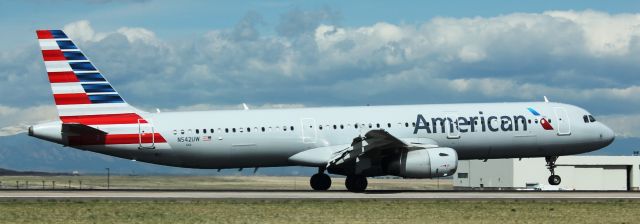 Airbus A321 (N542UW) - Arriving on 35L on 4-24-17 from Dallas.