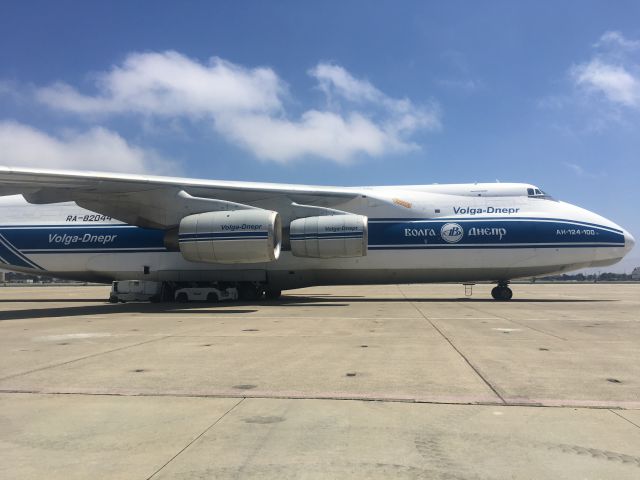 Antonov An-12 (RA-82044)