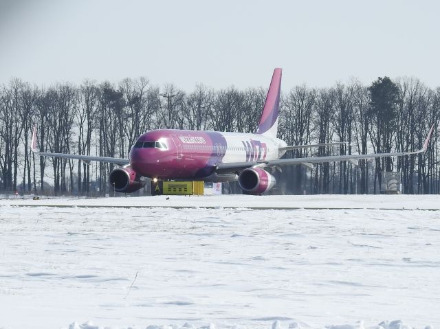 Airbus A320 (HA-LYH) - Spotting EPLB