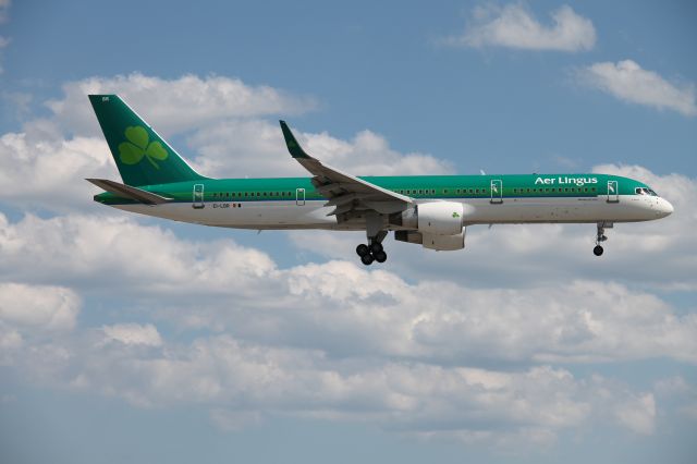 Boeing 757-200 (EI-LBR)