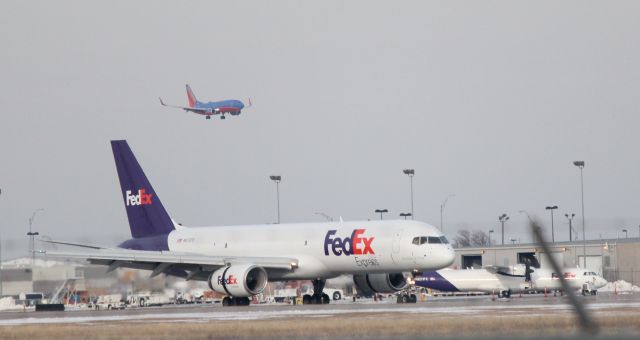 Boeing 757-200 (N973FD) - 030414 FDX landing on Rwy 19R. SWA B737-7H4 N938WN on final for Rwy 19L