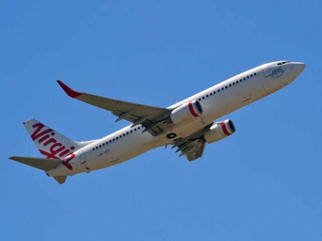 Boeing 737-800 (VH-YFF) - Getting airborne off runway 23. Wednesday 4th January 2012.