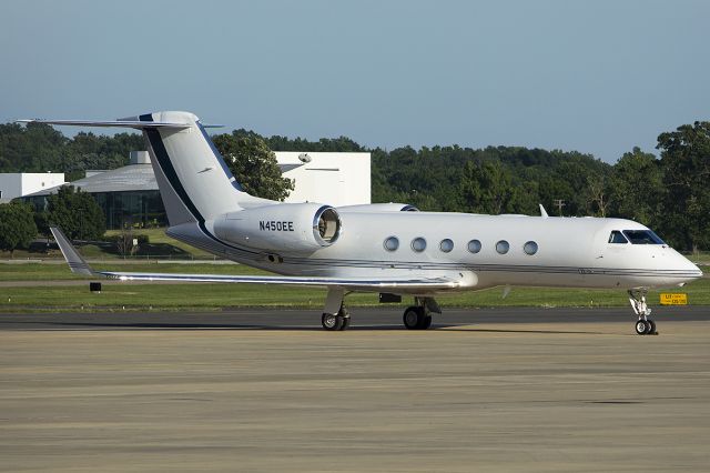 Gulfstream Aerospace Gulfstream IV (N450EE) - G450 on the ramp, June 2013.