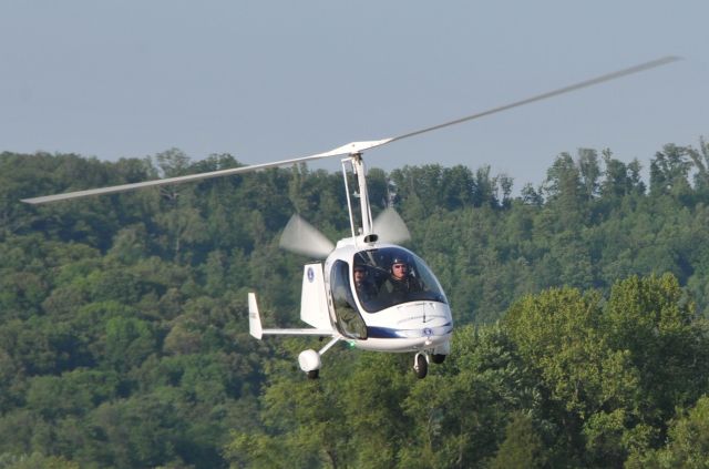 Experimental  (N124MG) - Magni M24 Gyroplane on a low pass at Lake Cumberland Regional Airport, Somerset, Kentucky - May 2012