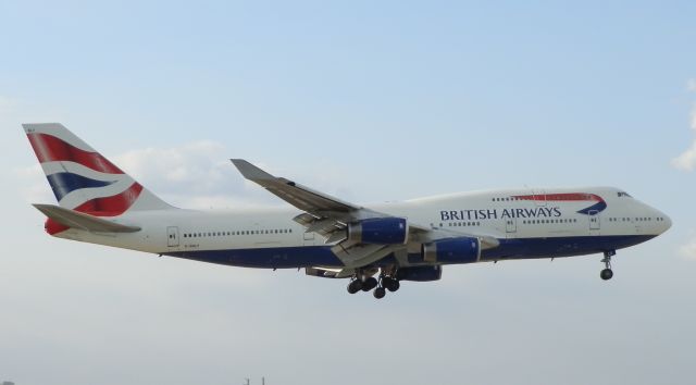 Boeing 747-400 (G-BNLY)