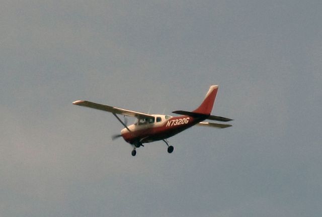 Cessna 206 Stationair (N7320G) - Take off RW26.