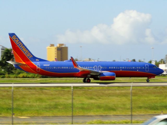 Boeing 737-800 (N8600F)