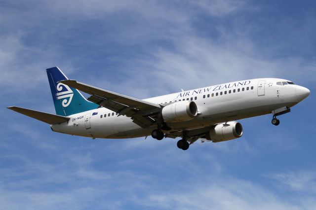 BOEING 737-300 (ZK-NGR)