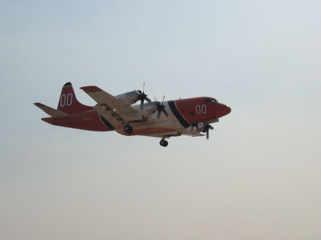 Lockheed P-3 Orion (N900AU) - Aero Union Tanker 00 on final for runway 20, just arrived form the Mill Flat fire in Utah, 2009