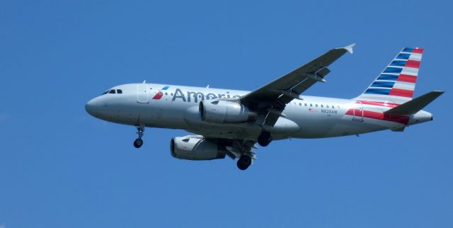 Airbus A319 (N828AW) - On short final is this 2001 American Airlines Airbus 319-132 in the Summer of 2023.