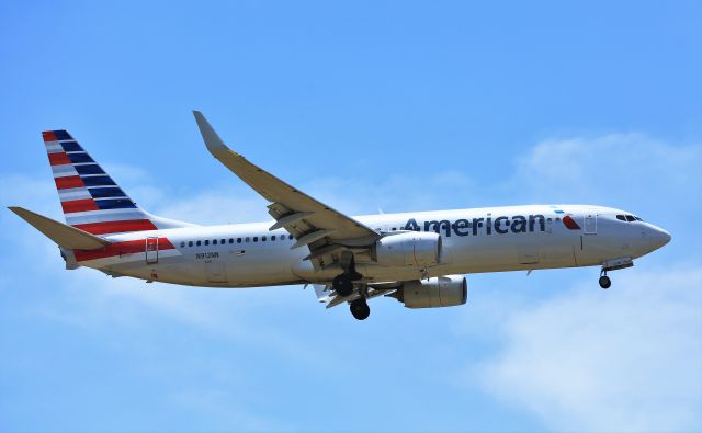 Boeing 737-800 (N912NN)