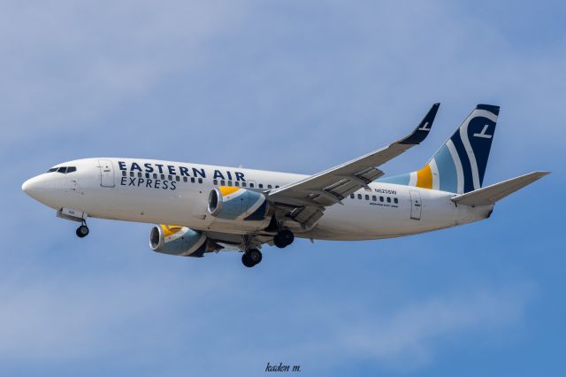 BOEING 737-400 (N625SW)