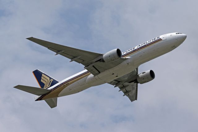 Boeing 777-200 (9V-SRQ)