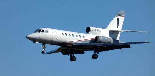 Dassault Falcon 50 (N626HJ) - On short final is this 1988 Dassault-Breguet Falcon 50 in the Autumn of 2022.