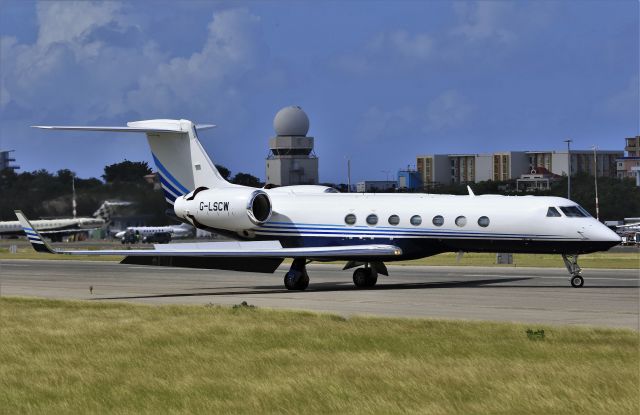 Gulfstream Aerospace Gulfstream V (G-LSCW) - Gulfstream G550 G-LSCW coming to a stop and closing her reverse trust before back tracking the active for parking.