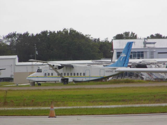 Short SD3-60 (N365MQ) - Landed over 5 years ago. Sitting there and rusting.