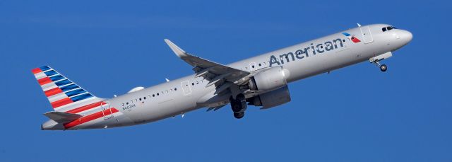 Airbus A321 (N402AN) - phoenix sky harbor international airport AAL682 17JAN20