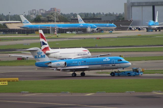 Fokker 70 (PH-KZE) - KLM Cityhopper