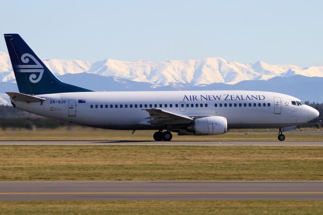 BOEING 737-300 (ZK-SJC)