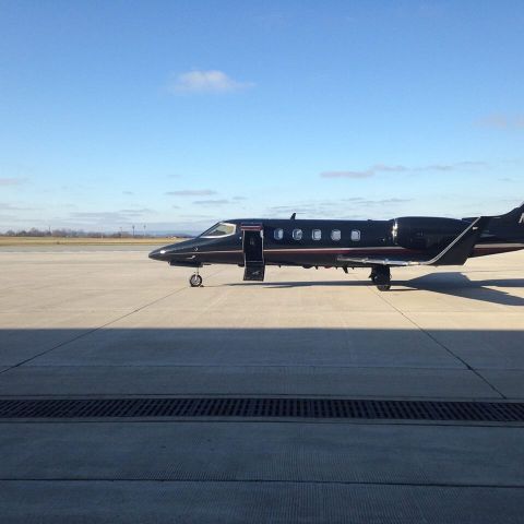 Learjet 31 (N351AC) - Getting ready to hit the skies!