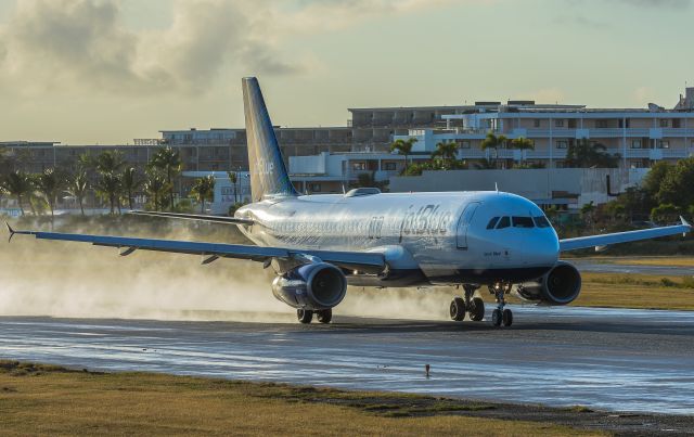 Airbus A320 (N554JB)