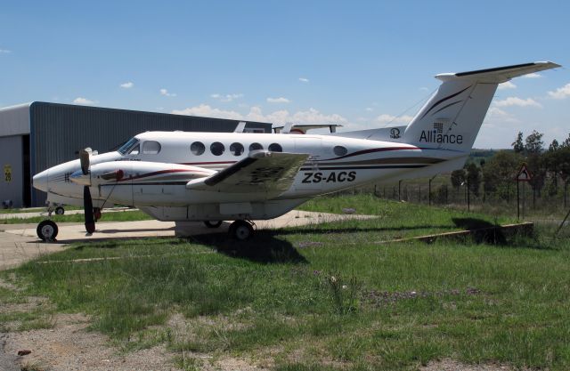 Beechcraft Super King Air 200 (ZS-ACS)