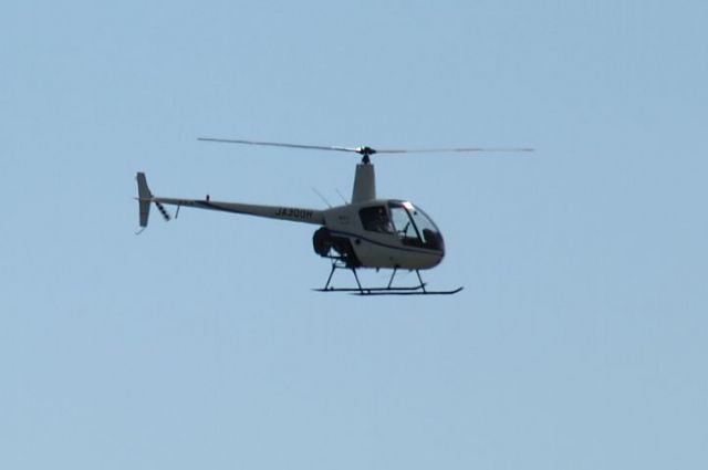 Robinson R-22 (JA300H)