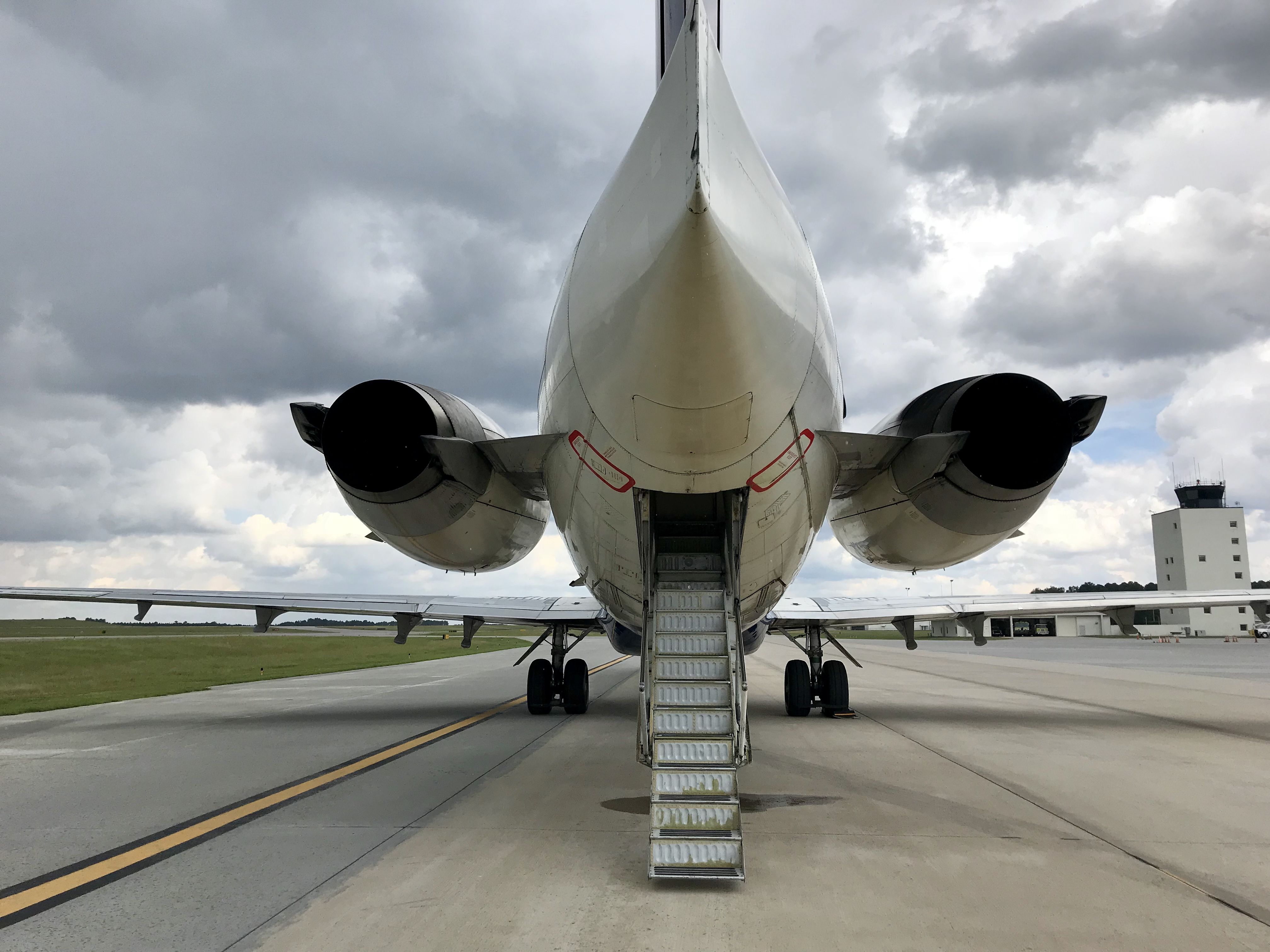 McDonnell Douglas MD-88 (N900DE)