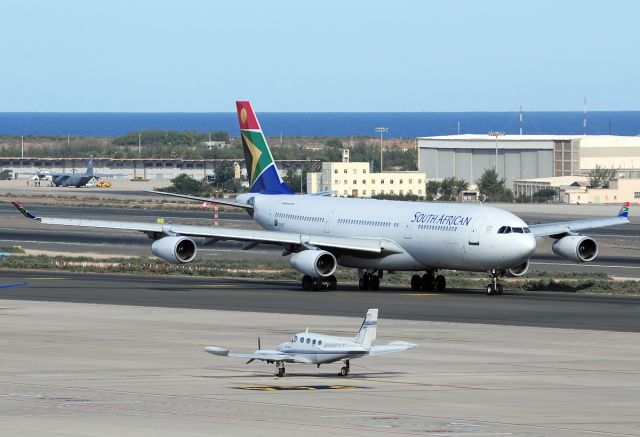 Airbus A340-300 (ZS-SLF)