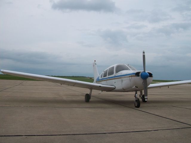 Piper Cherokee (N6911J)