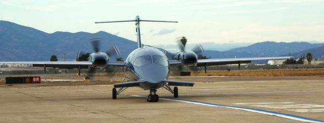 Piaggio P.180 Avanti (N9851) - it had just landed and heading toward me