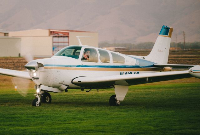 Beechcraft Bonanza (33) (N4104S)