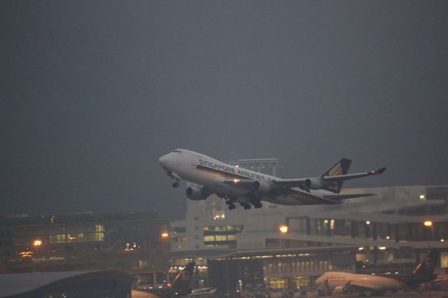 Boeing 747-400 (9V-SFK)