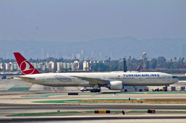 BOEING 777-300 (TC-JJJ)