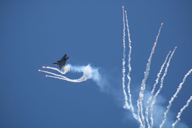 Lockheed F-22 Raptor —