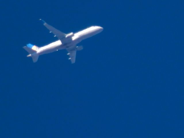 Embraer 175 (N135SY)
