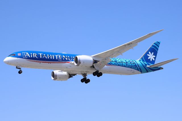 Boeing 787-9 Dreamliner (F-ONUI) - Landing. 