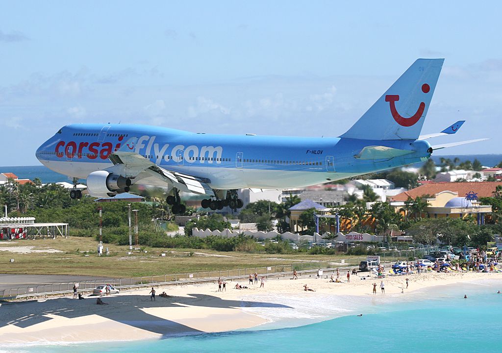 Boeing 747-400 (F-HLOV) - Landing in St Martin