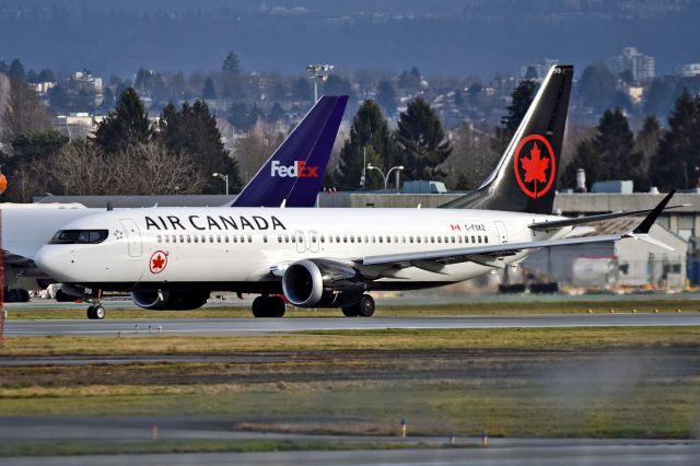 Boeing 737 MAX 8 (C-FSKZ)